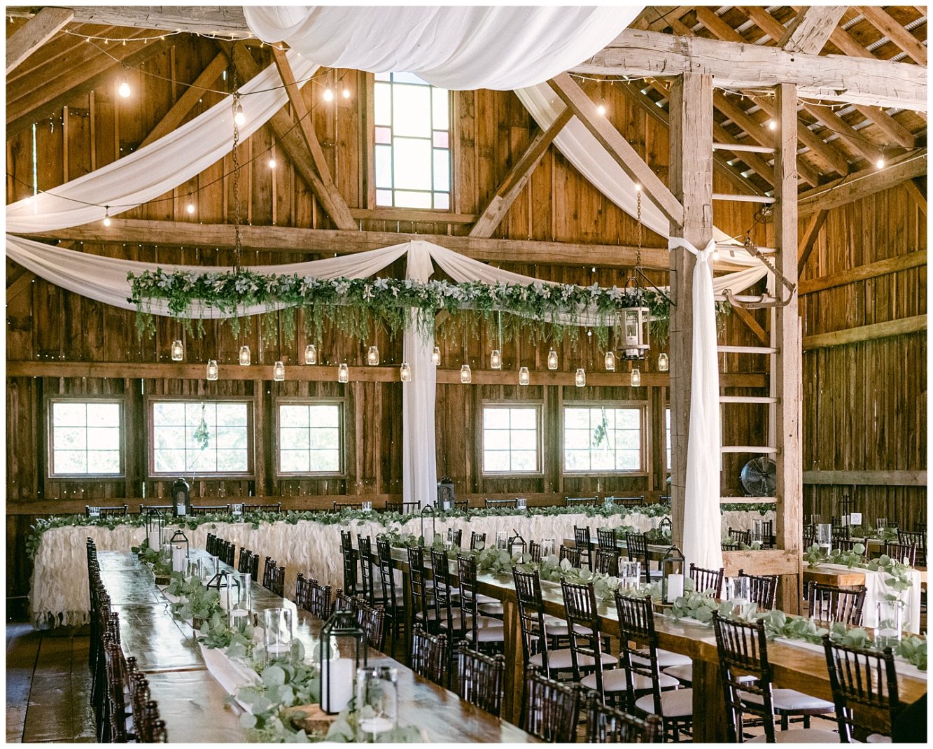 WILDERNESS WEDDING BARN | Minnesota Wedding Photographer